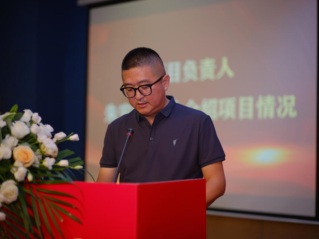图8 项目负责人、球王会副经理朱宏轩教授介绍项目情况
